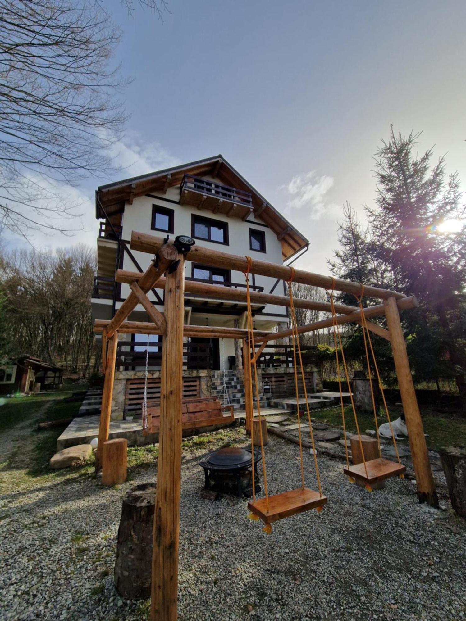 Отель Cabana Din Padure Порумбаку-де-Сус Экстерьер фото